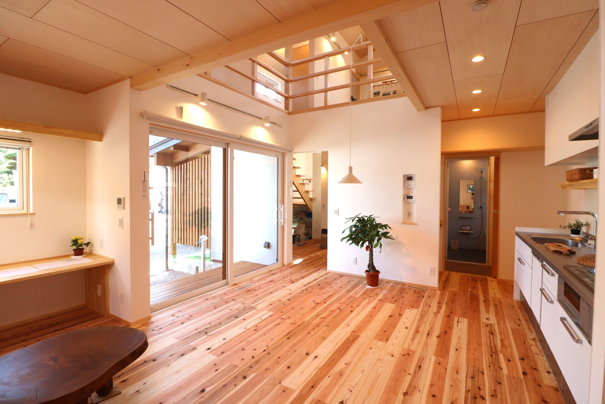 木族の家さん完成見学『家族も空間も繋がる自然素材の家』 - 瑞穂木材